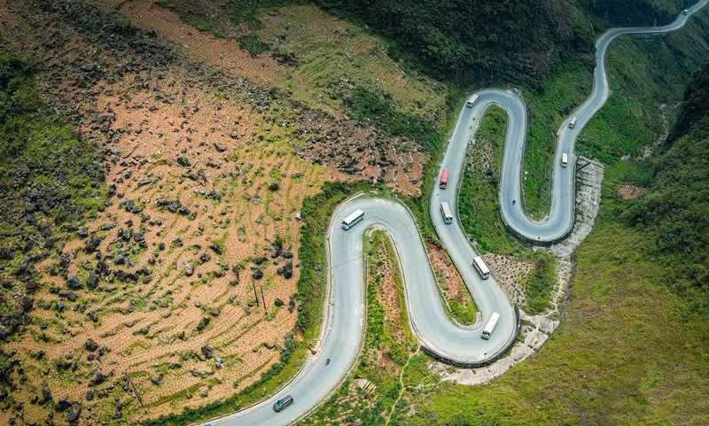 Nếu không may đi cổng trời Quản Bạ vào những ngày mưa thì hãy chạy cẩn thận và trang bị các đồ dùng phòng hộ cần thiết để đảm bảo an toàn