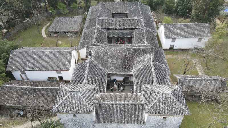 Sau hơn trăm năm, các hạng mục của Dinh thự vẫn vững chãi, lưu giữ những giá trị văn hóa tinh thần quý giá.